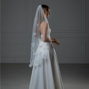 Light Ivory Floral Design Bridal Veil